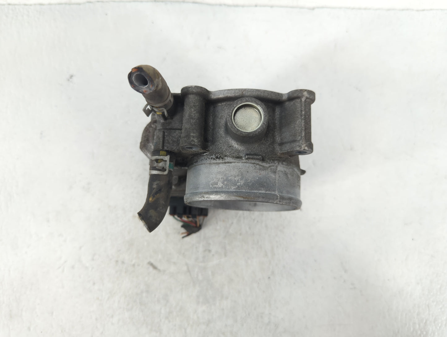 2016-2022 Toyota Tacoma Throttle Body P/N:22030-0P060 Fits Fits 2016 2017 2018 2019 2020 2021 2022 OEM Used Auto Parts - Oem