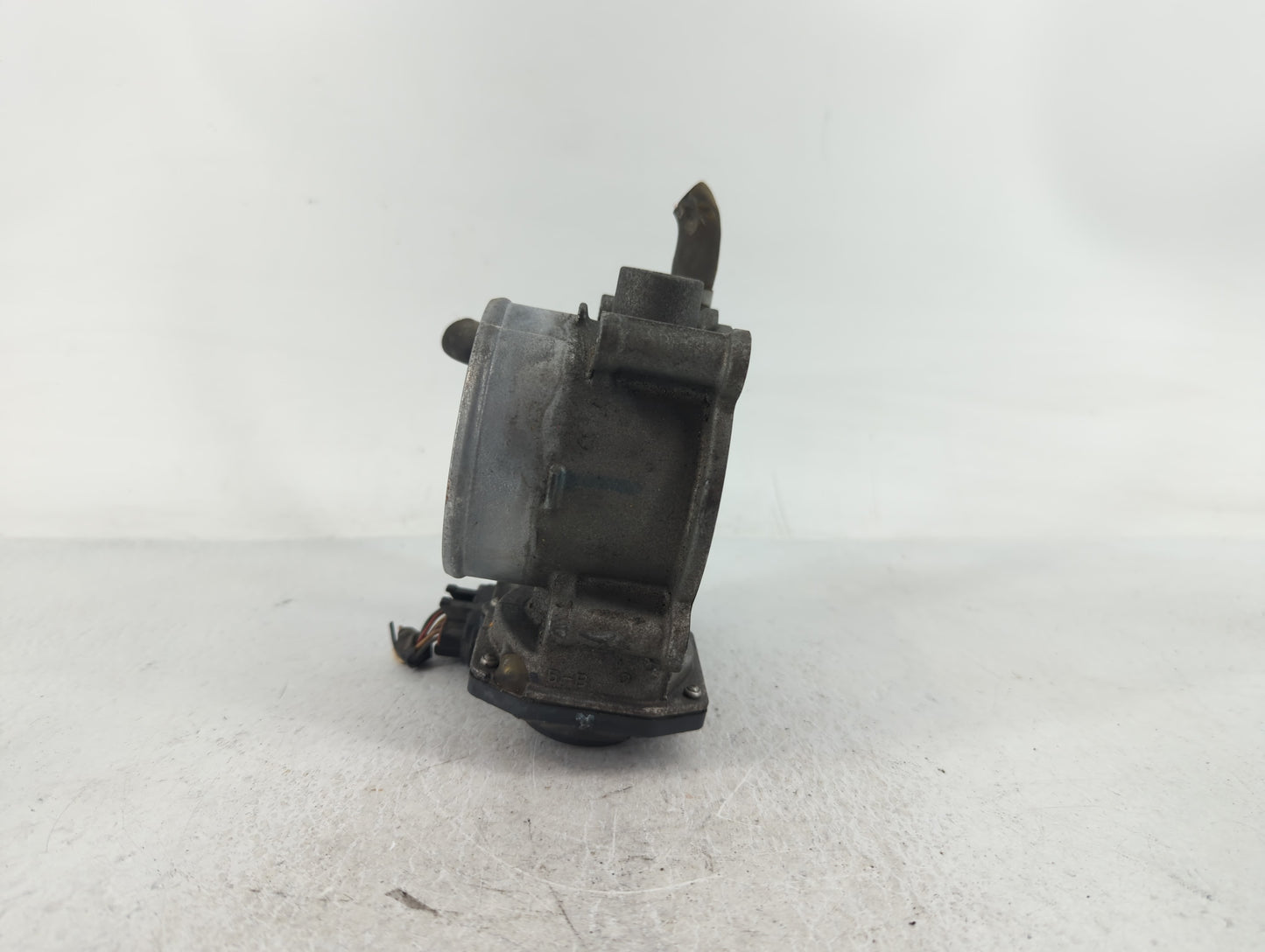 2016-2022 Toyota Tacoma Throttle Body P/N:22030-0P060 Fits Fits 2016 2017 2018 2019 2020 2021 2022 OEM Used Auto Parts - Oem