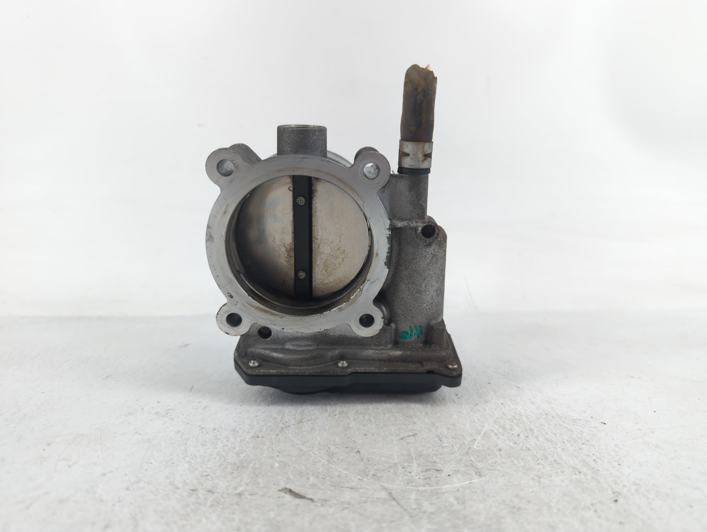 2016-2022 Toyota Tacoma Throttle Body P/N:22030-0P060 Fits Fits 2016 2017 2018 2019 2020 2021 2022 OEM Used Auto Parts - Oem
