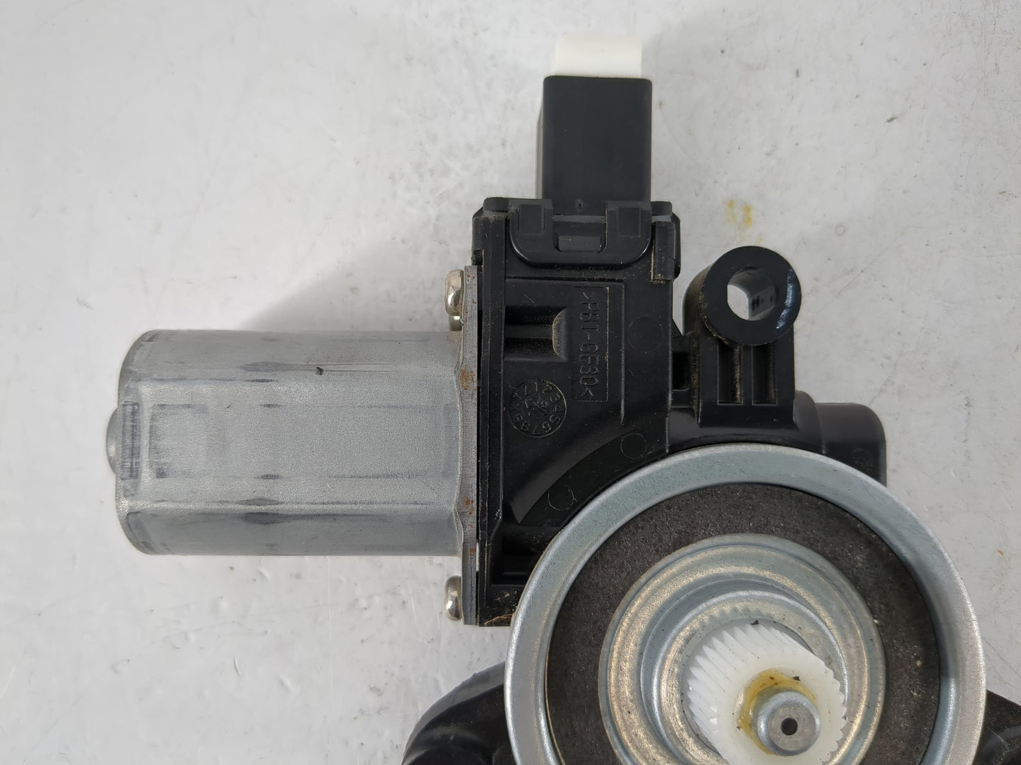 2016-2020 Toyota Yaris Passenger Front Right Power Window Motor - Oemusedautoparts1.com