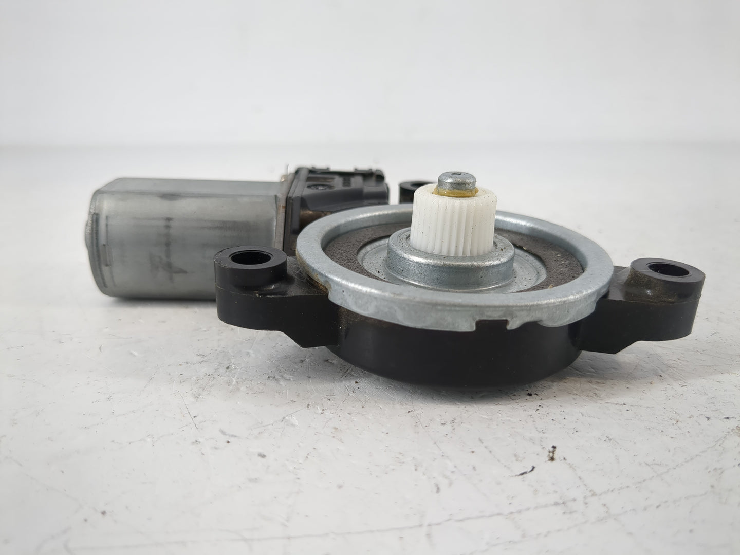 2016-2020 Toyota Yaris Passenger Front Right Power Window Motor - Oemusedautoparts1.com
