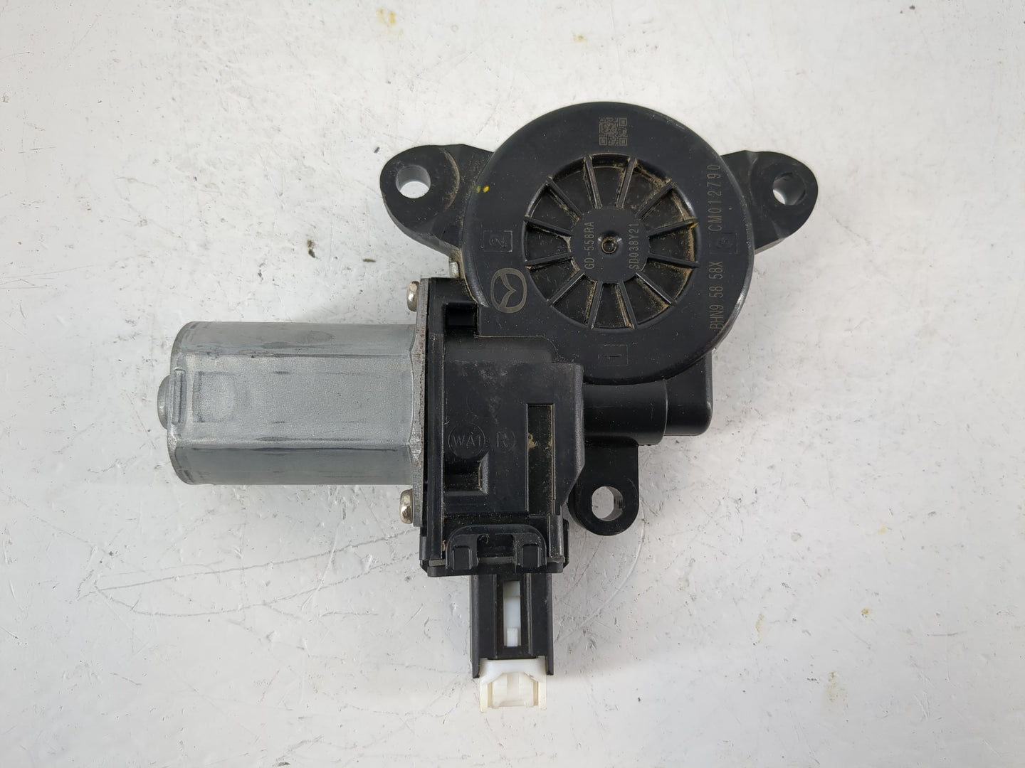 2016-2020 Toyota Yaris Passenger Front Right Power Window Motor - Oemusedautoparts1.com