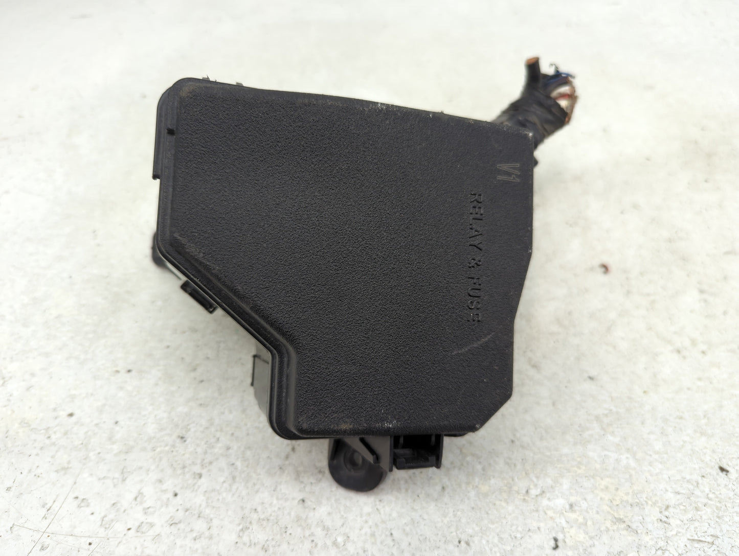 2012-2019 Toyota Yaris Fusebox Fuse Box Panel Relay Module P/N:82662-0D300 Fits Fits 2012 2013 2014 2015 2016 2017 2018 2019