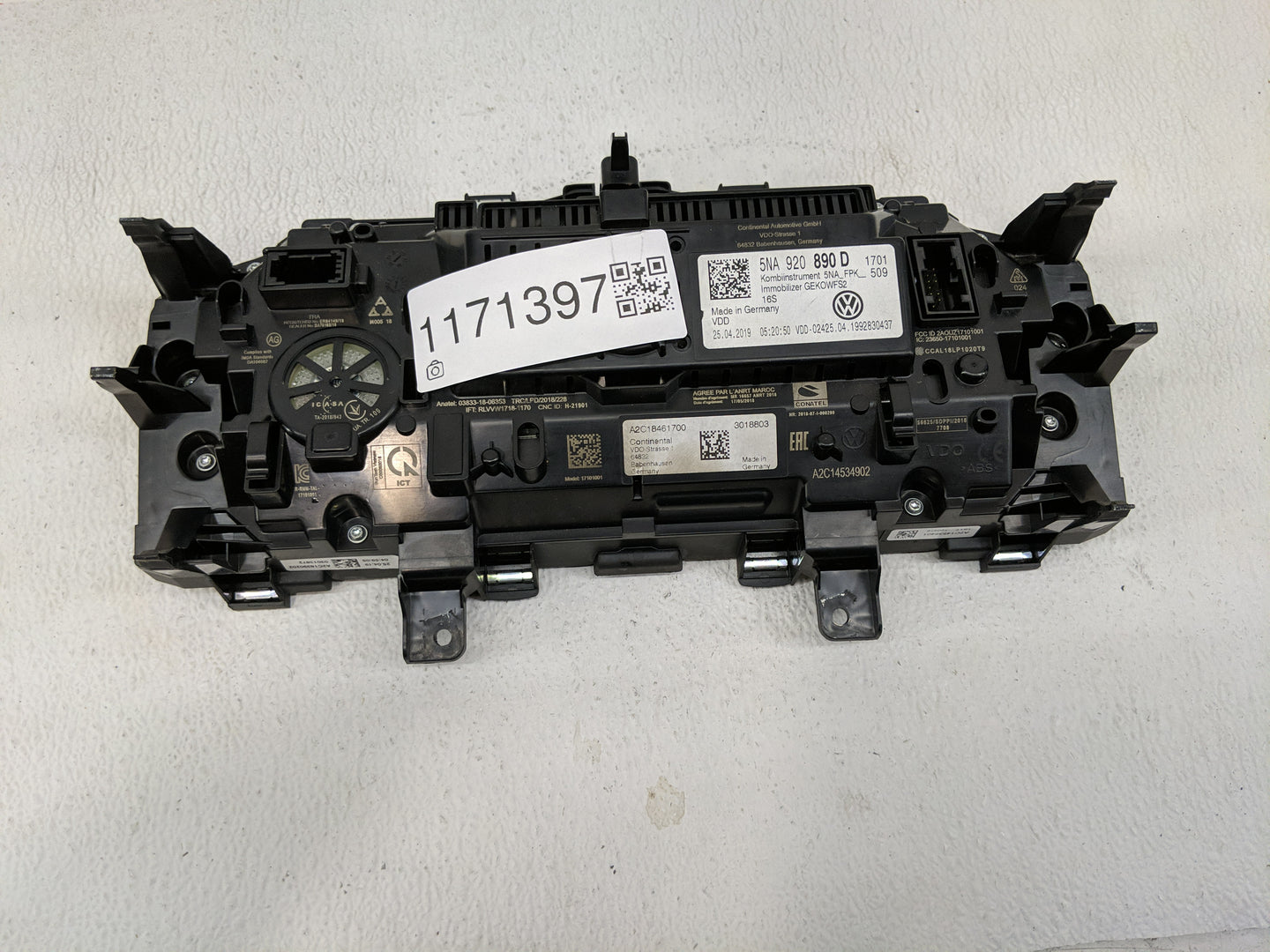 2019 Volkswagen Atlas Instrument Cluster Speedometer Gauges P/N:A2C18390202 Fits OEM Used Auto Parts - Oemusedautoparts1.com