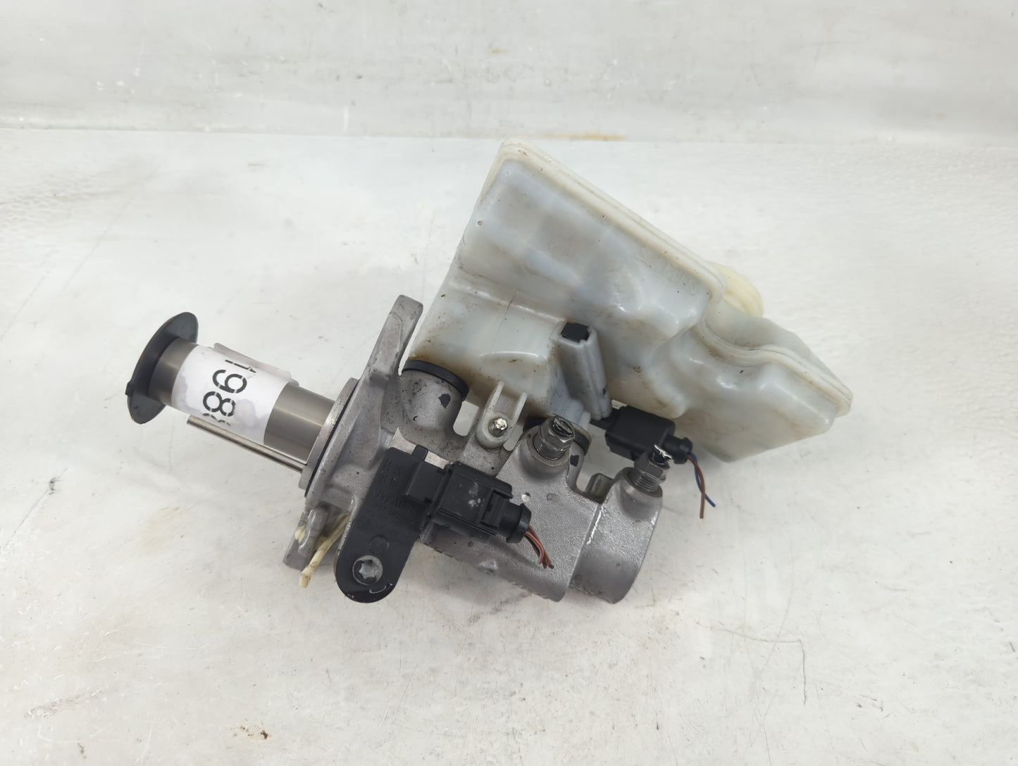 Volkswagen Atlas Brake Master Cylinder - Oemusedautoparts1.com