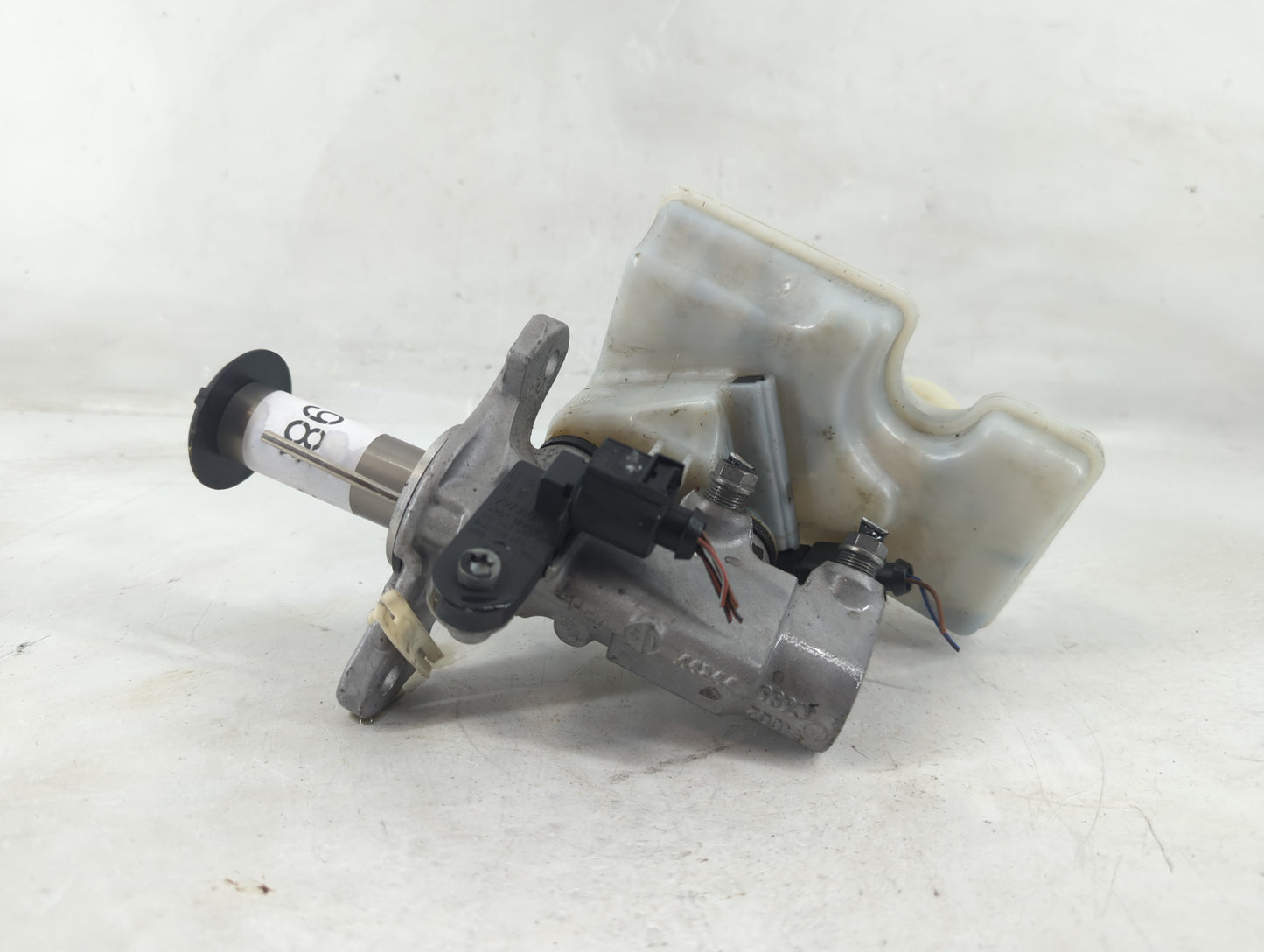 Volkswagen Atlas Brake Master Cylinder 1198887 - Oemusedautoparts1.com