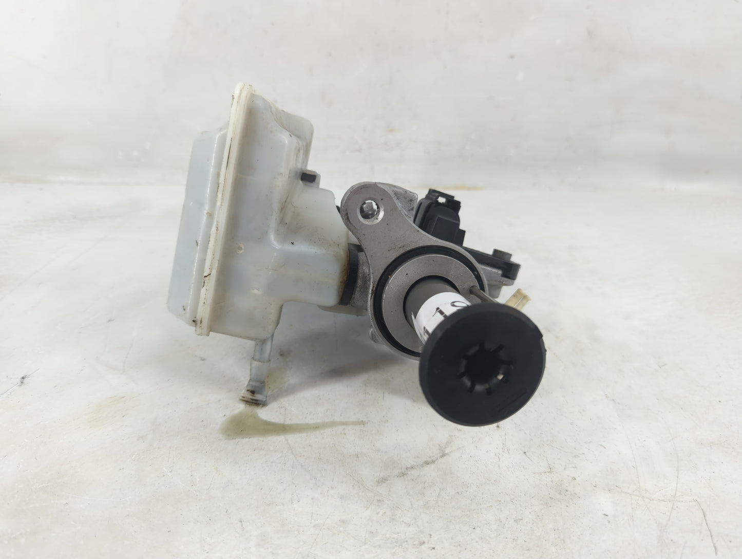 Volkswagen Atlas Brake Master Cylinder 1198887 - Oemusedautoparts1.com