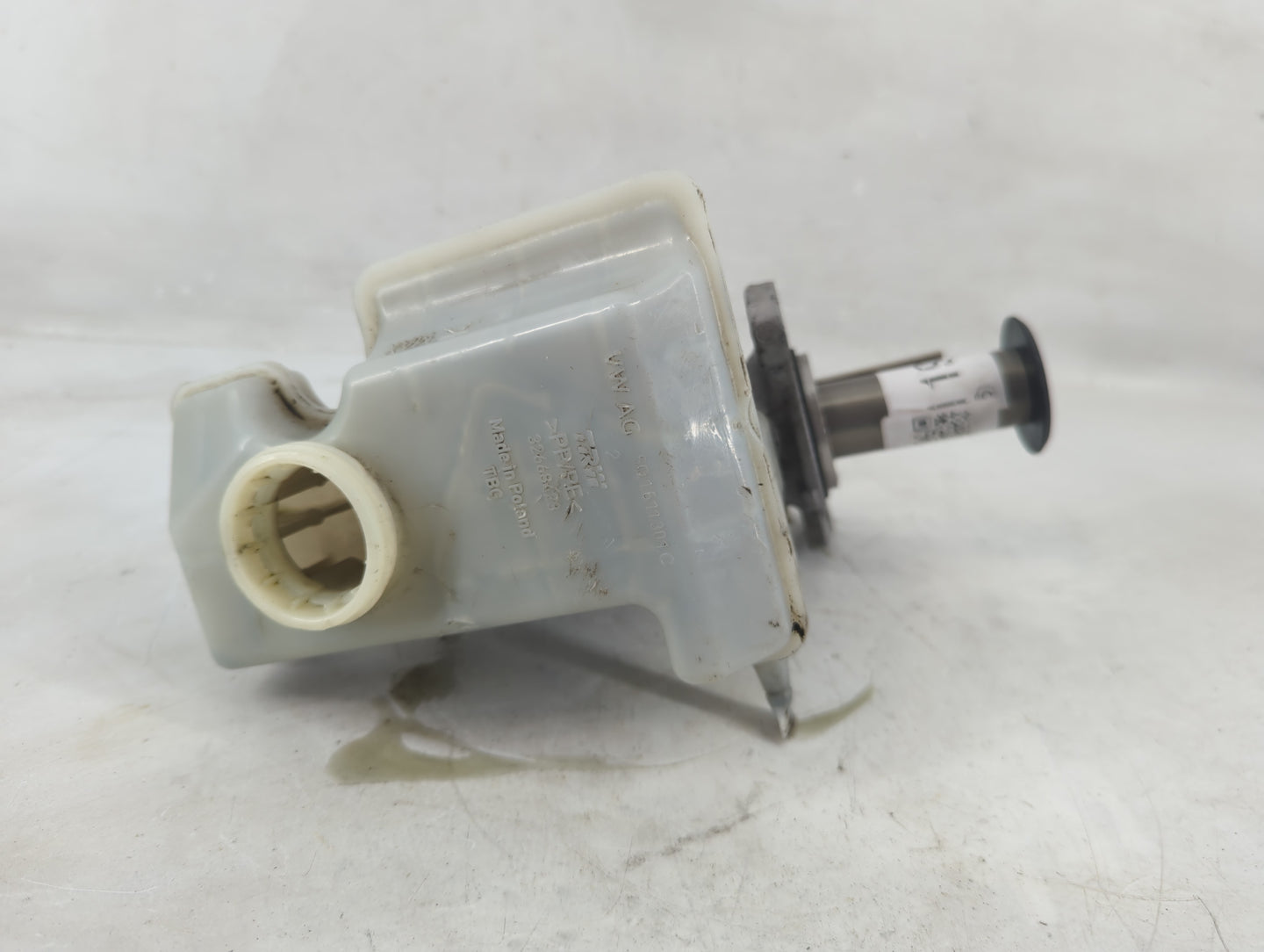 Volkswagen Atlas Brake Master Cylinder 1198887 - Oemusedautoparts1.com