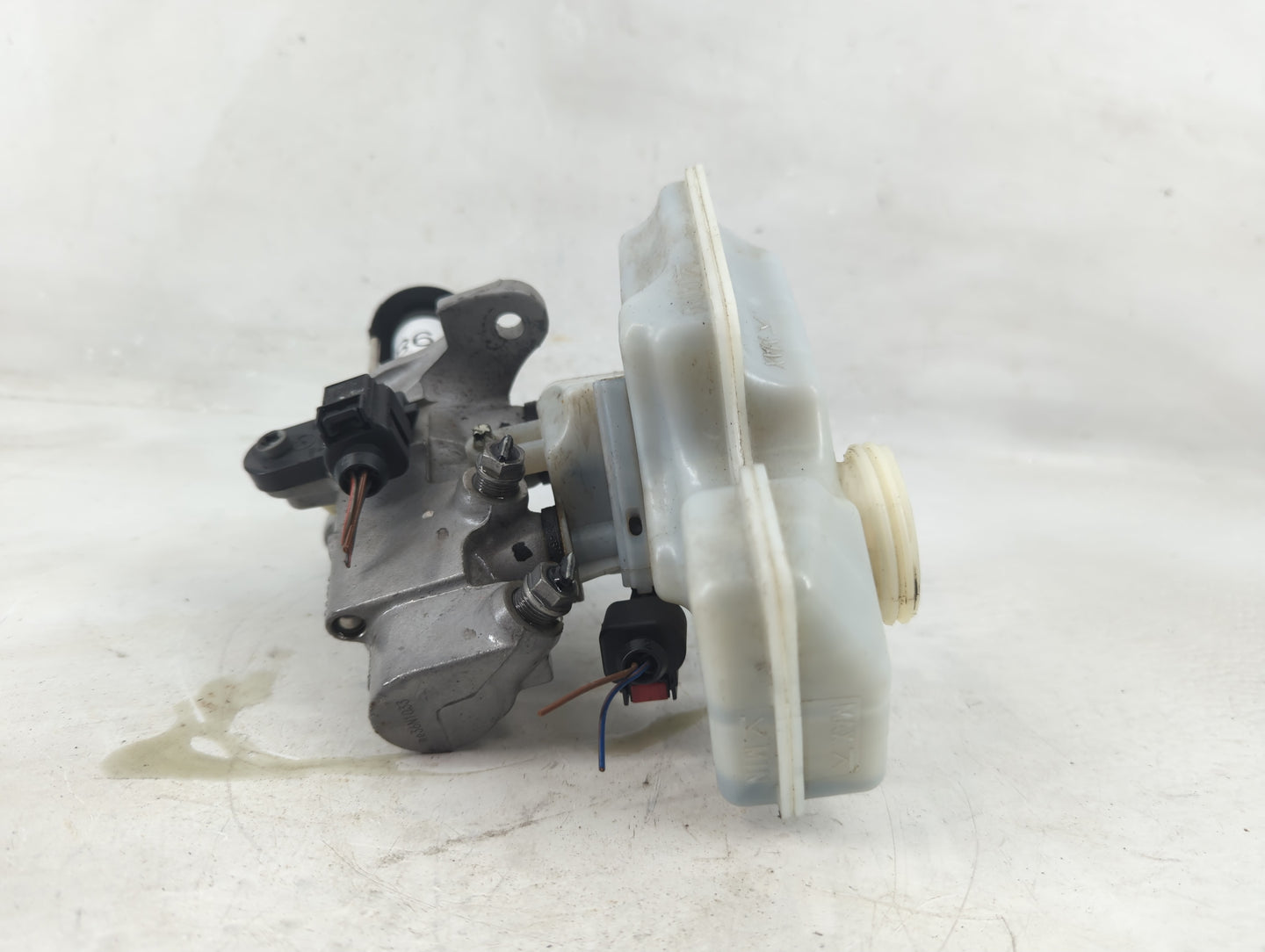 Volkswagen Atlas Brake Master Cylinder 1198887 - Oemusedautoparts1.com