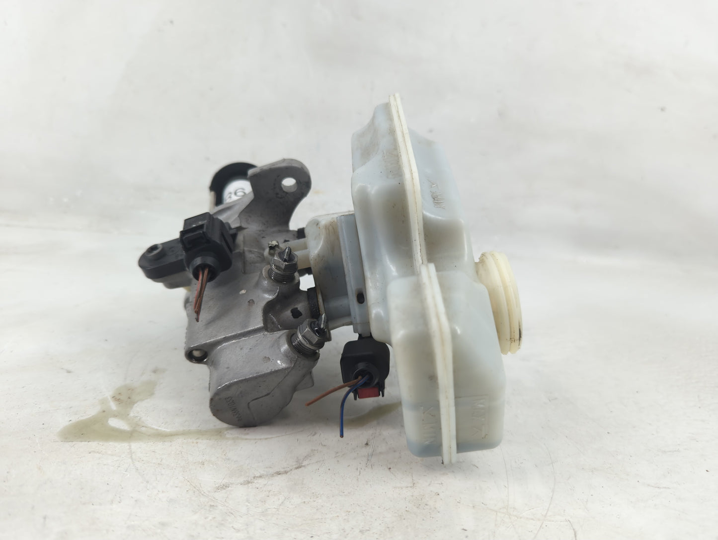 Volkswagen Atlas Brake Master Cylinder 1198887 - Oemusedautoparts1.com