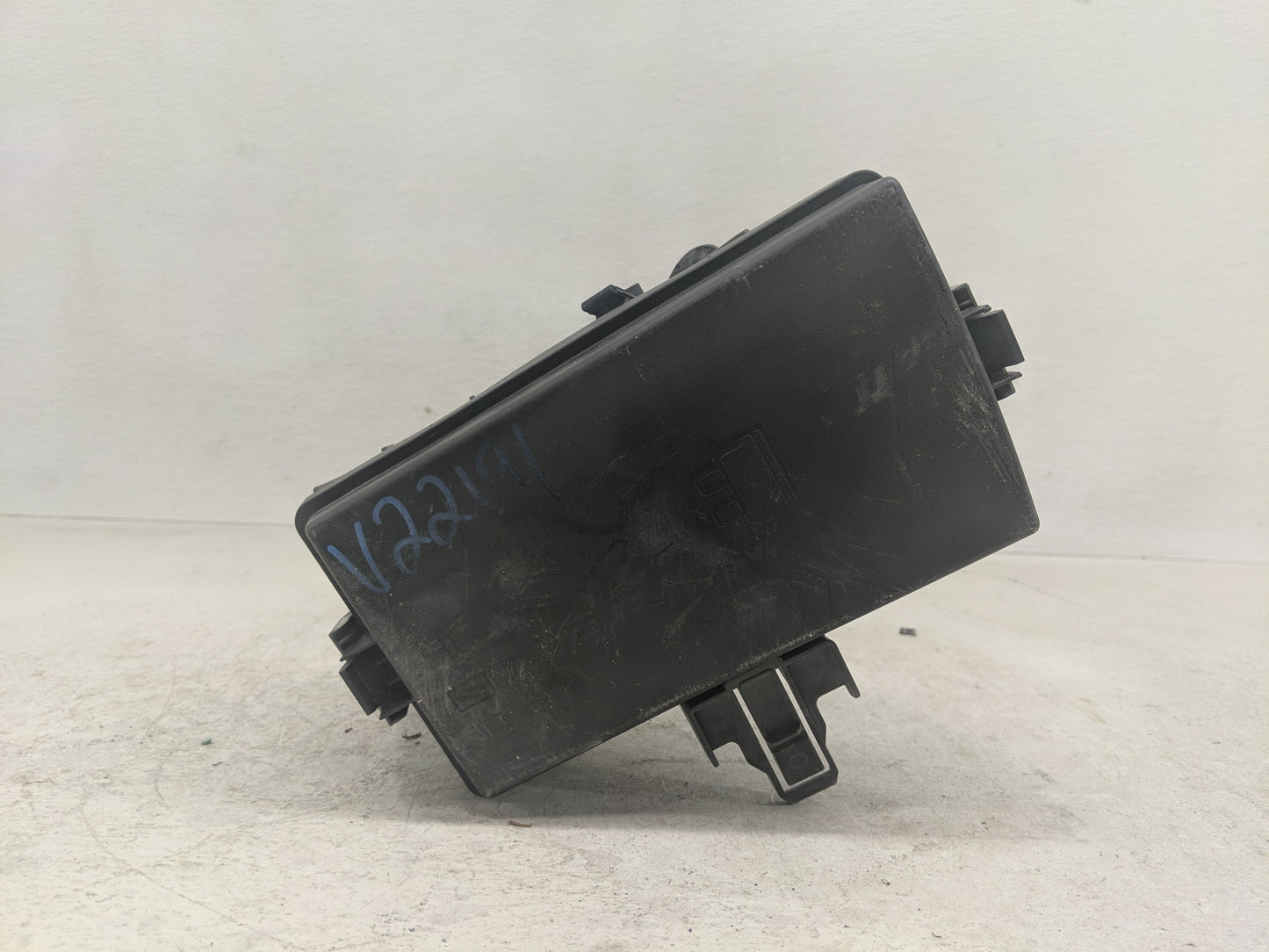 2020-2022 Volkswagen Atlas Fusebox Fuse Box Panel Relay Module P/N:5Q0 937 732 Fits Fits 2020 2021 2022 OEM Used Auto Parts 