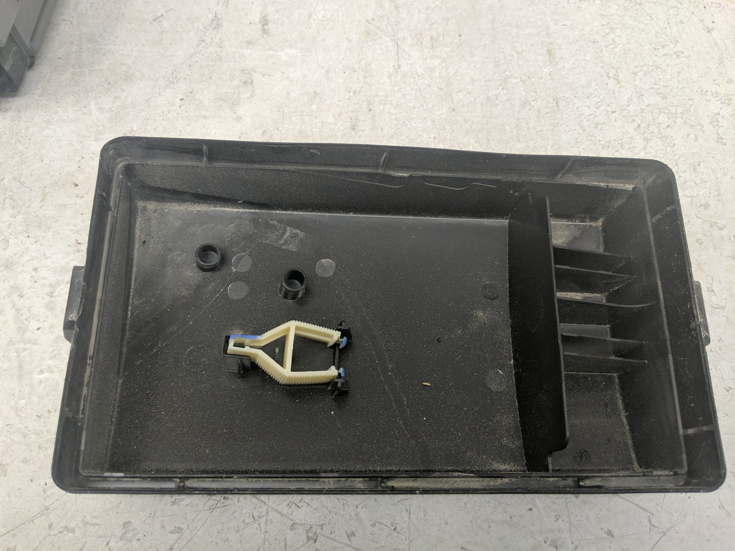 2020-2022 Volkswagen Atlas Fusebox Fuse Box Panel Relay Module P/N:5Q0 937 732 Fits Fits 2020 2021 2022 OEM Used Auto Parts 