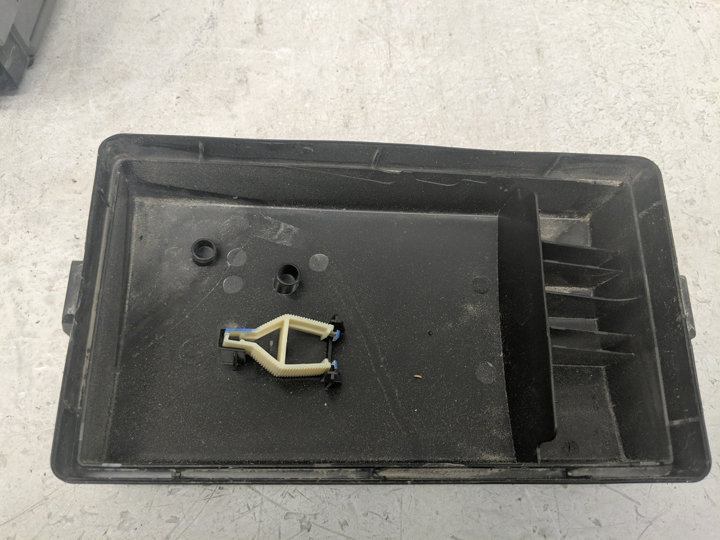 2020-2022 Volkswagen Atlas Fusebox Fuse Box Panel Relay Module P/N:5Q0 937 732 Fits Fits 2020 2021 2022 OEM Used Auto Parts 