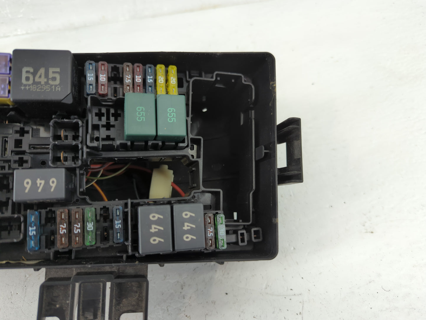 2020-2022 Volkswagen Atlas Fusebox Fuse Box Panel Relay Module P/N:5Q0 937 732 Fits Fits 2020 2021 2022 OEM Used Auto Parts 