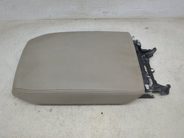 2019 Volkswagen Atlas Center Console Armrest Cover Lid P/N:3CN864207 Fits OEM Used Auto Parts - Oemusedautoparts1.com
