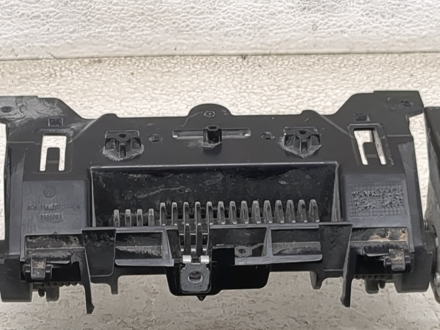 2019 Volkswagen Atlas Center Console Armrest Cover Lid P/N:3CN864207 Fits OEM Used Auto Parts - Oemusedautoparts1.com