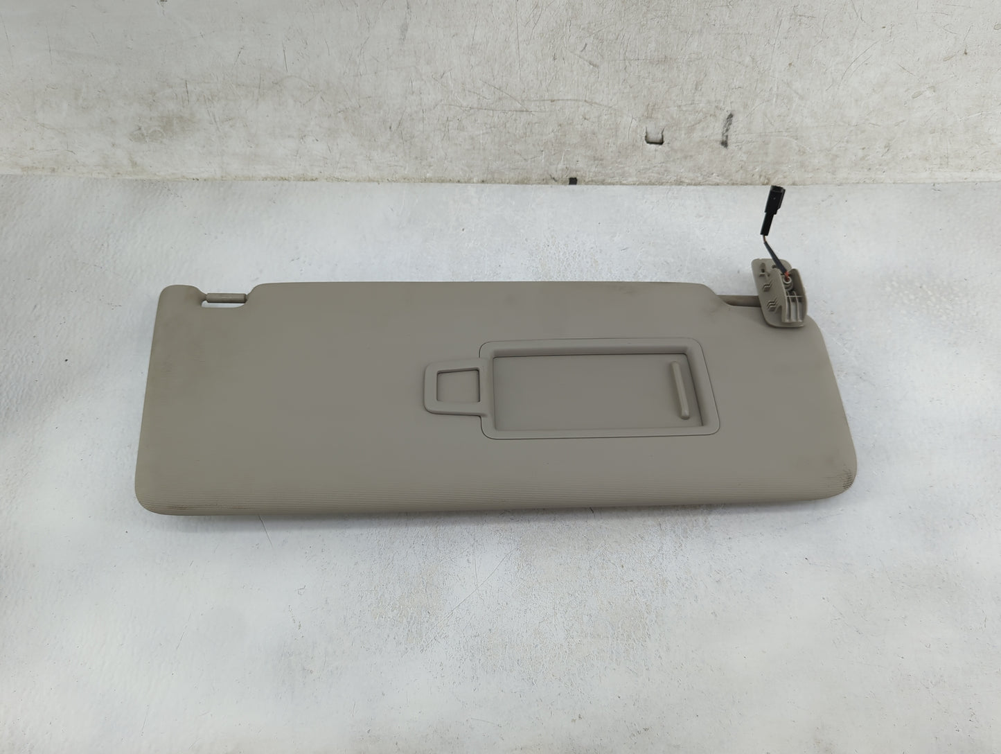 2018-2022 Volkswagen Atlas Sun Visor Shade Replacement Passenger Right Mirror Fits Fits 2018 2019 2020 2021 2022 OEM Used Au