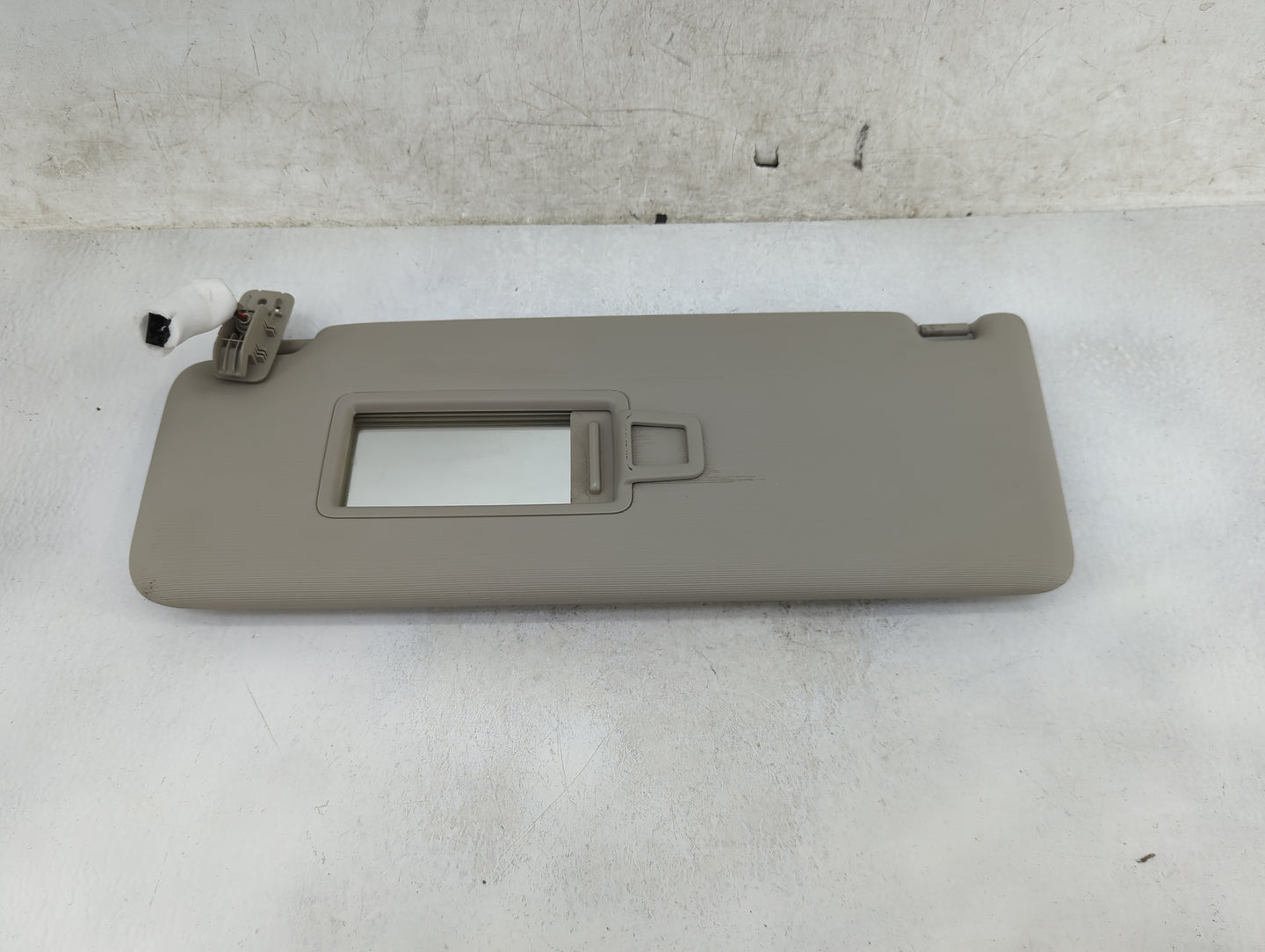 2020-2022 Volkswagen Atlas Sun Visor Shade Replacement Driver Left Mirror Fits Fits 2020 2021 2022 OEM Used Auto Parts - Oem