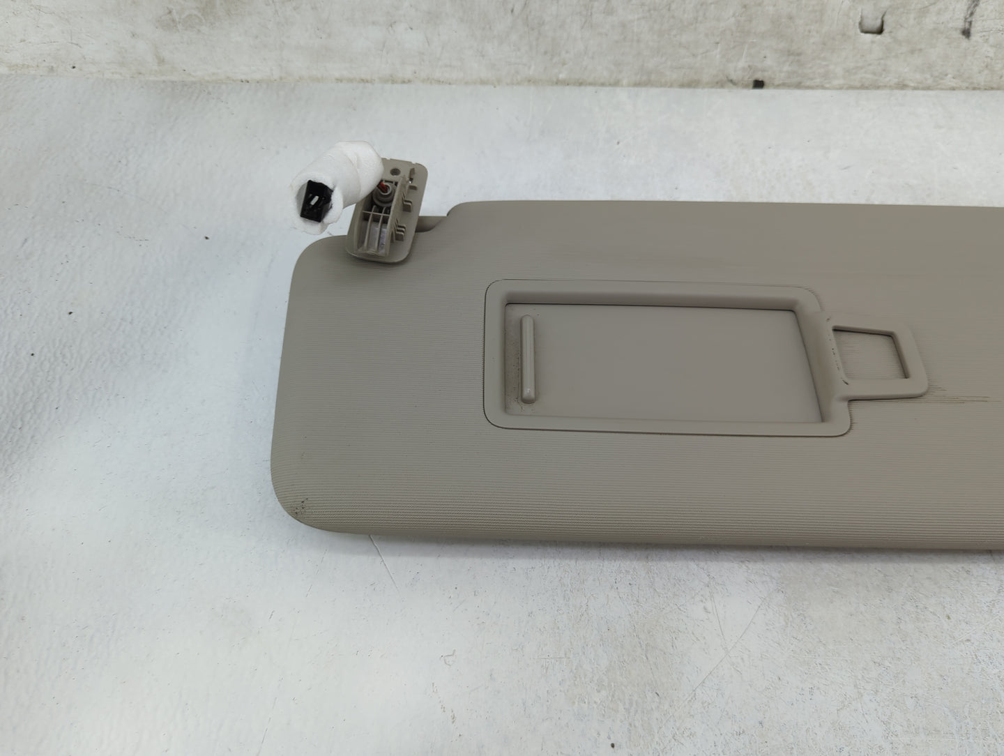 2020-2022 Volkswagen Atlas Sun Visor Shade Replacement Driver Left Mirror Fits Fits 2020 2021 2022 OEM Used Auto Parts - Oem