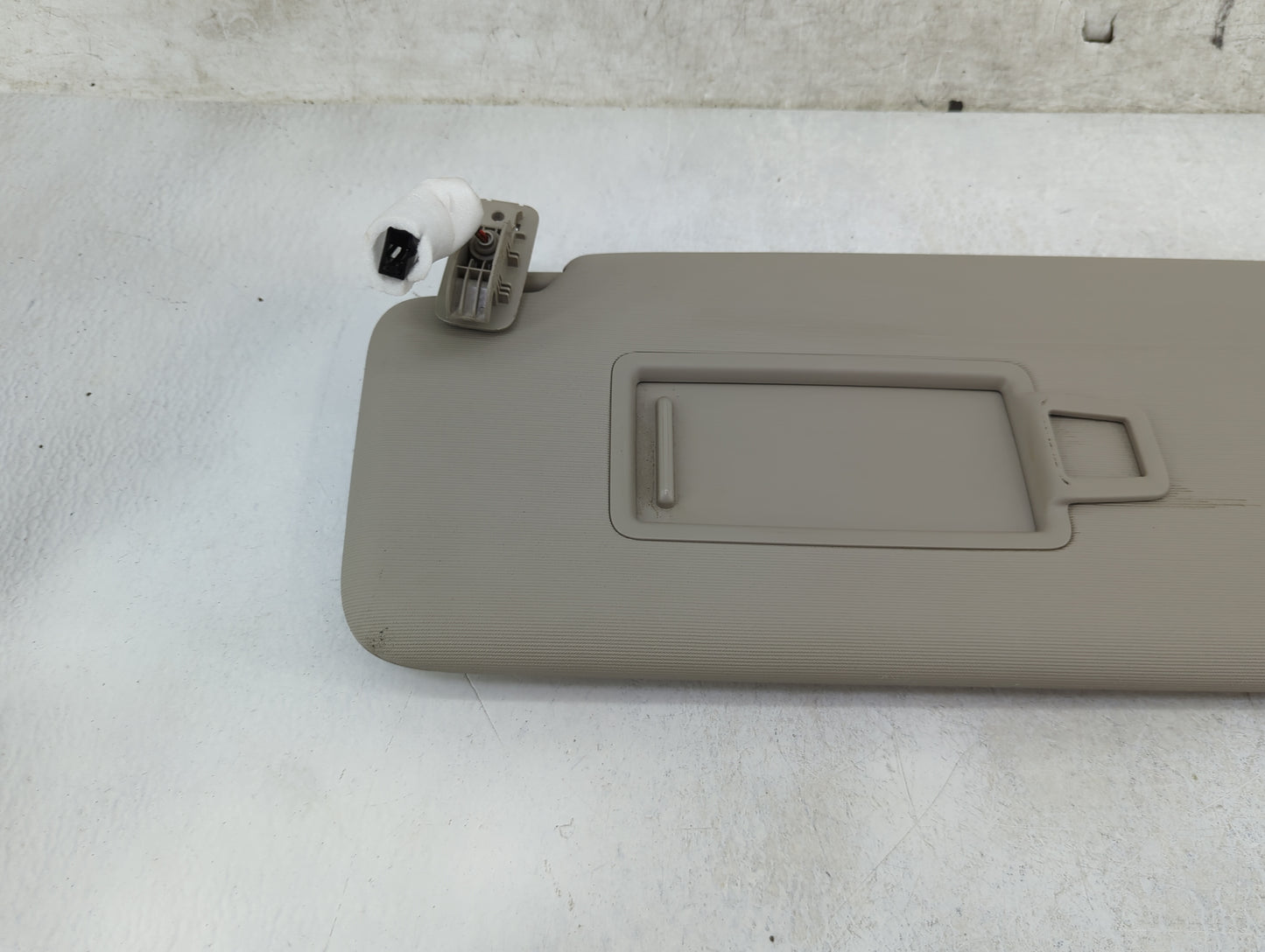 2020-2022 Volkswagen Atlas Sun Visor Shade Replacement Driver Left Mirror Fits Fits 2020 2021 2022 OEM Used Auto Parts - Oem