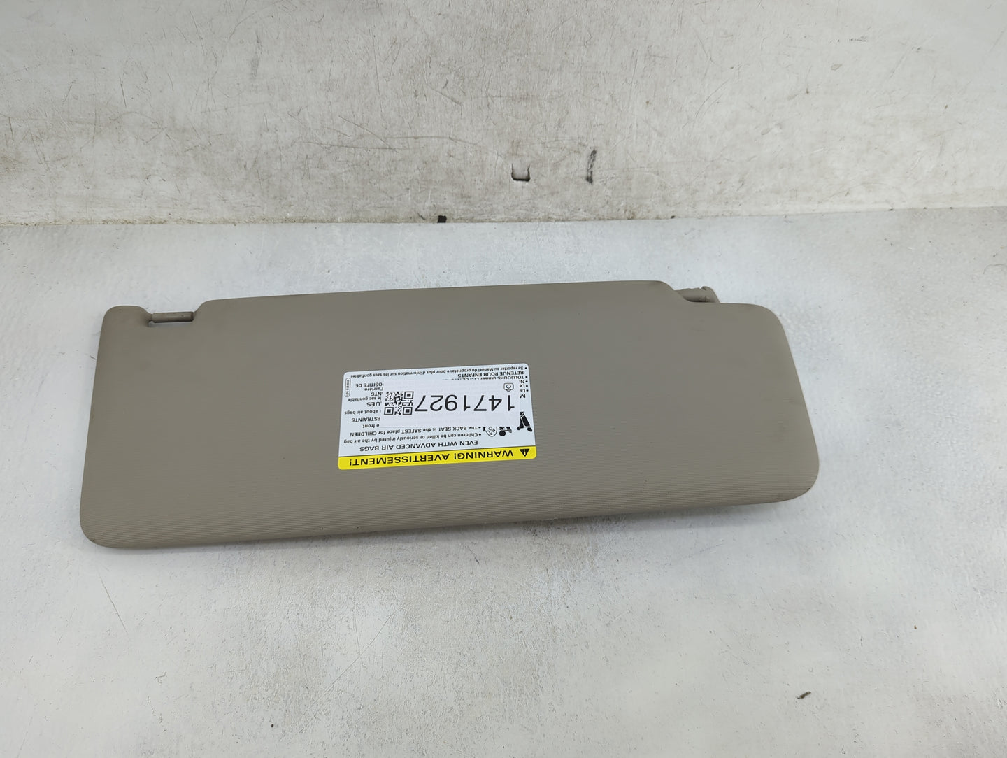 2020-2022 Volkswagen Atlas Sun Visor Shade Replacement Driver Left Mirror Fits Fits 2020 2021 2022 OEM Used Auto Parts - Oem