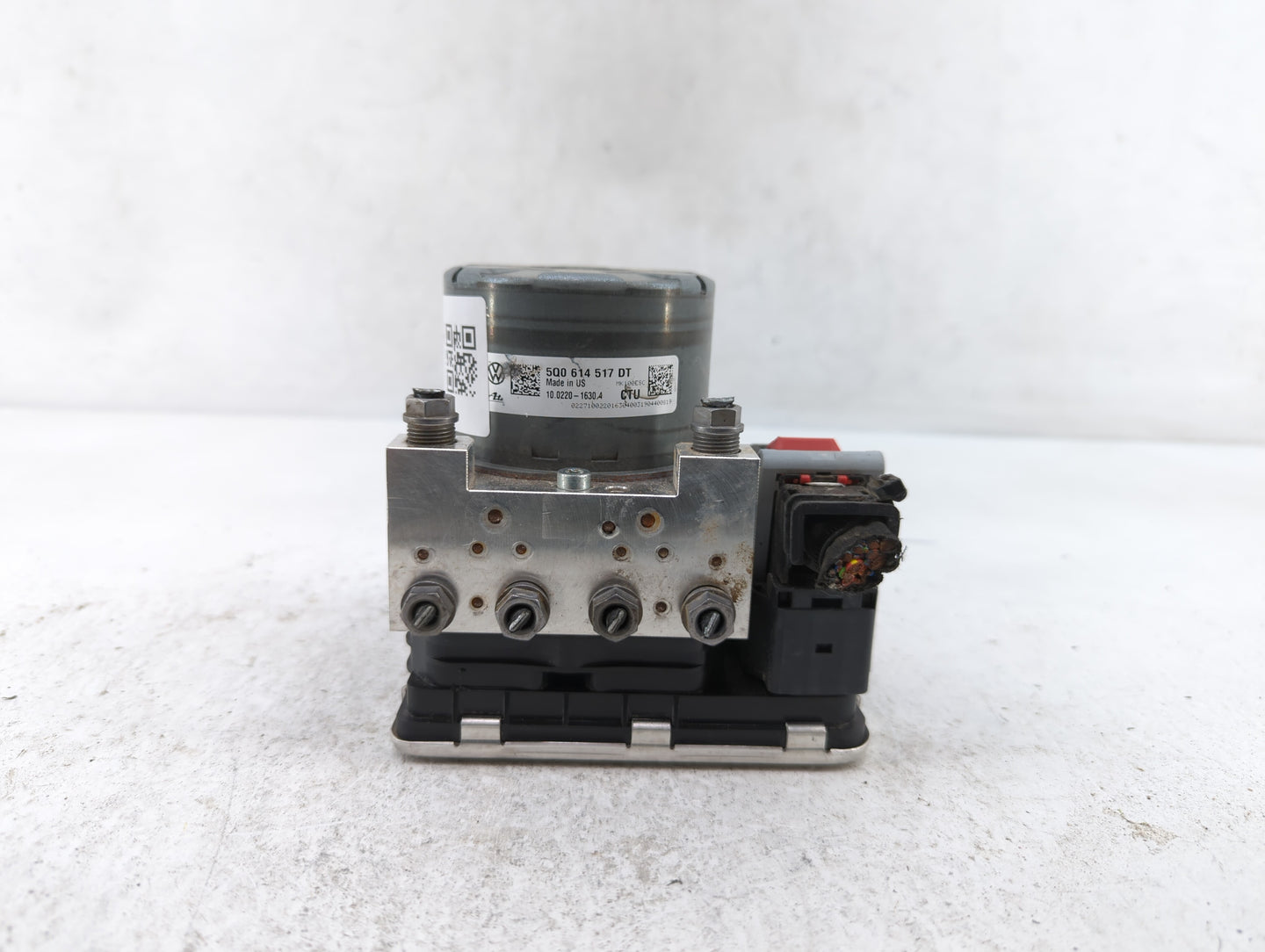 2019 Volkswagen Atlas ABS Pump Control Module Replacement P/N:5Q0 614 517 Fits OEM Used Auto Parts - Oemusedautoparts1.com