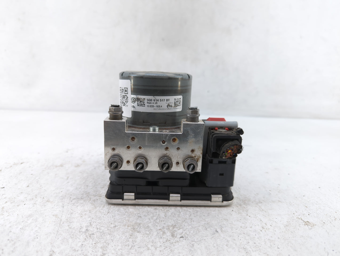 2019 Volkswagen Atlas ABS Pump Control Module Replacement P/N:5Q0 614 517 Fits OEM Used Auto Parts - Oemusedautoparts1.com