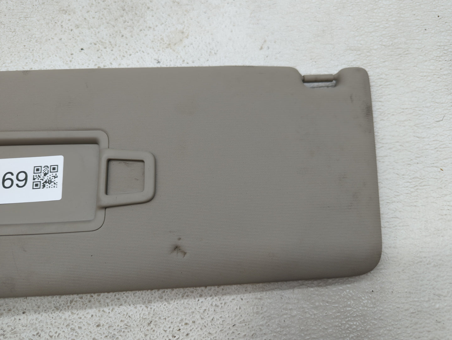 2020-2022 Volkswagen Atlas Sun Visor Shade Replacement Driver Left Mirror Fits Fits 2020 2021 2022 OEM Used Auto Parts - Oem