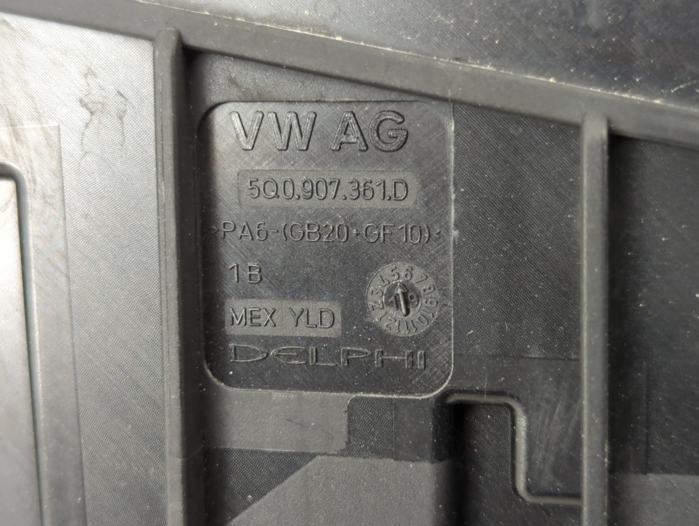 2020-2022 Volkswagen Atlas Fusebox Fuse Box Panel Relay Module P/N:5Q0.907.361.D Fits Fits 2020 2021 2022 OEM Used Auto Part