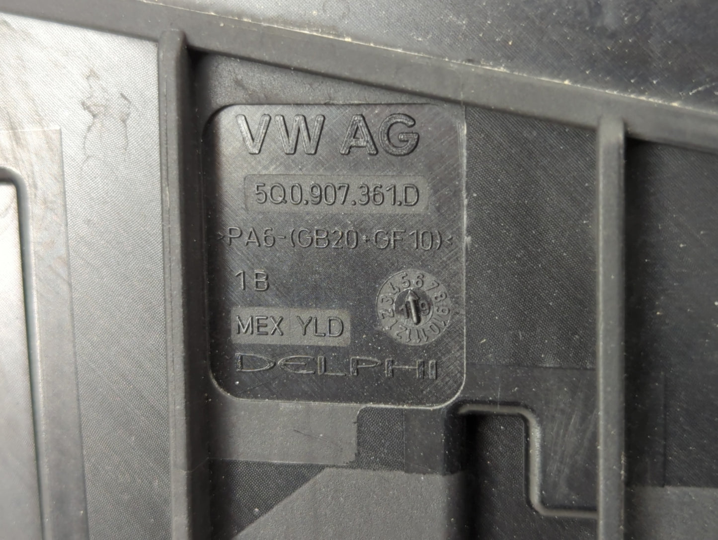 2020-2022 Volkswagen Atlas Fusebox Fuse Box Panel Relay Module P/N:5Q0.907.361.D Fits Fits 2020 2021 2022 OEM Used Auto Part