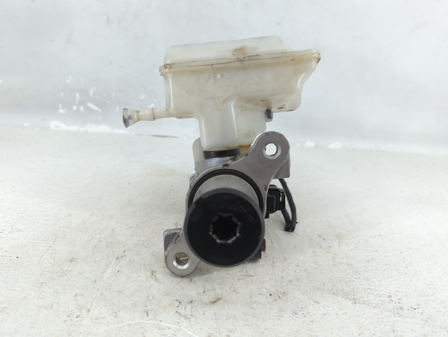 Volkswagen Atlas Brake Master Cylinder - Oemusedautoparts1.com
