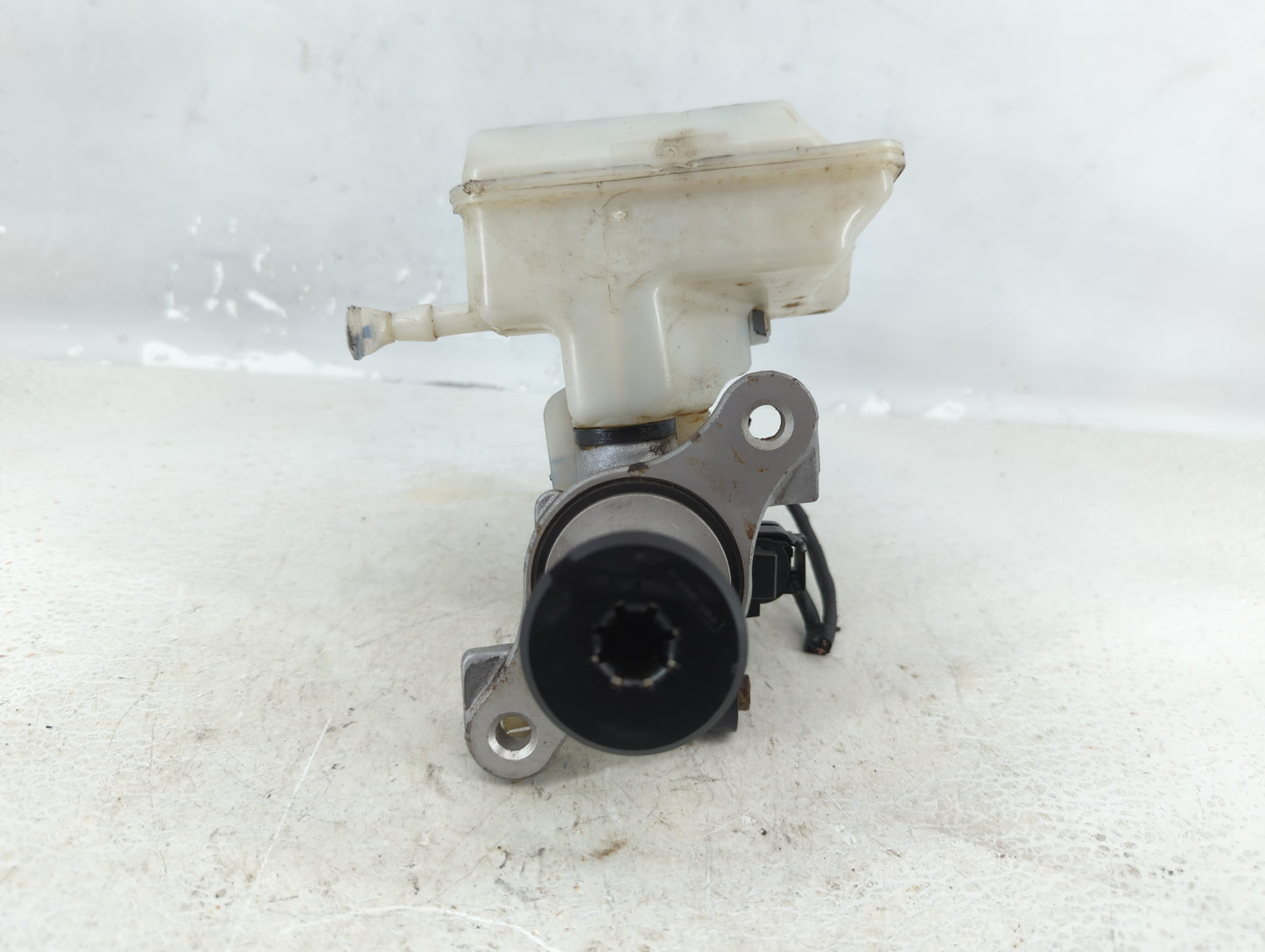 Volkswagen Atlas Brake Master Cylinder - Oemusedautoparts1.com