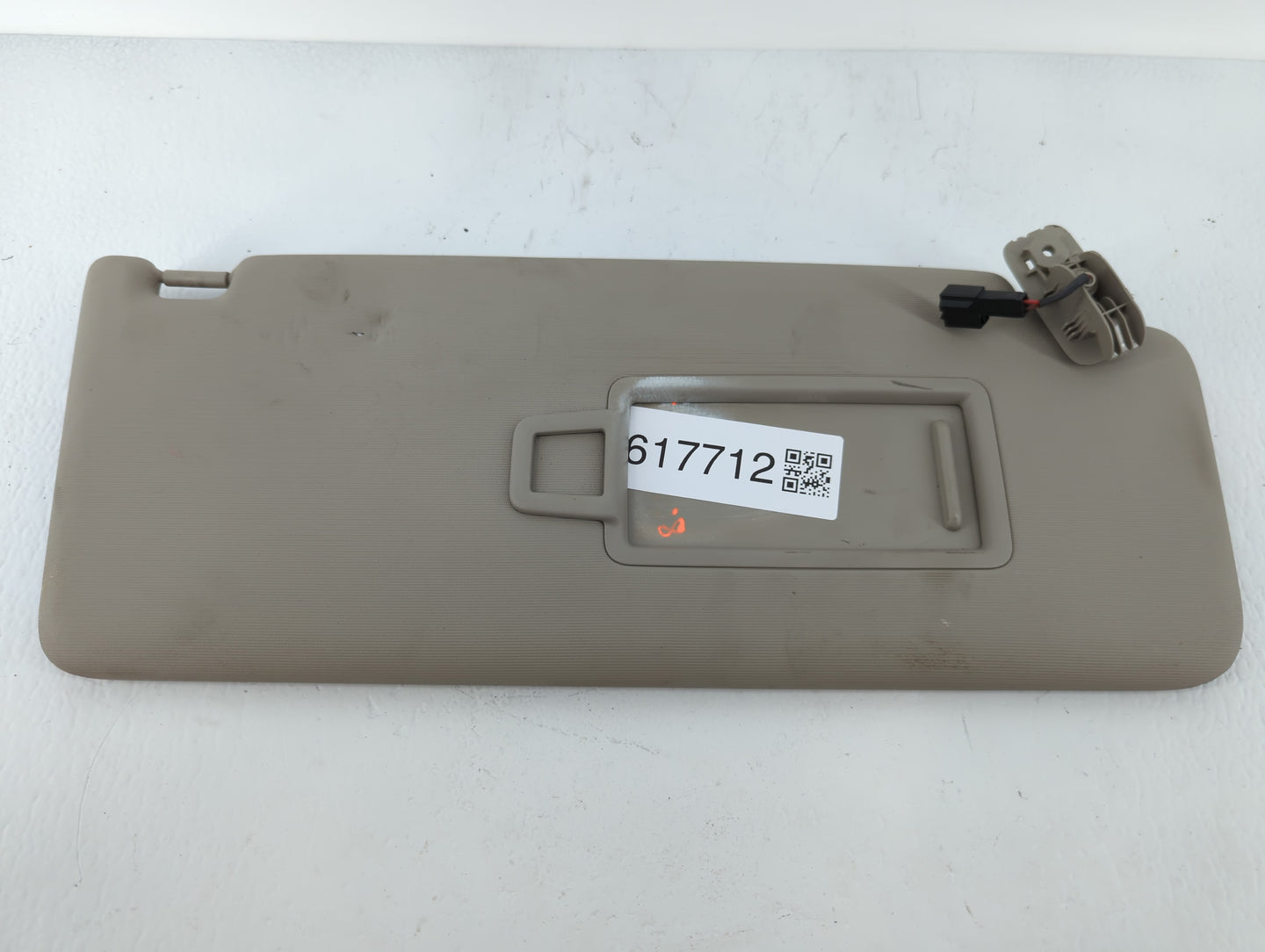 2020-2022 Volkswagen Atlas Sun Visor Shade Replacement Driver Left Mirror Fits Fits 2020 2021 2022 OEM Used Auto Parts - Oem