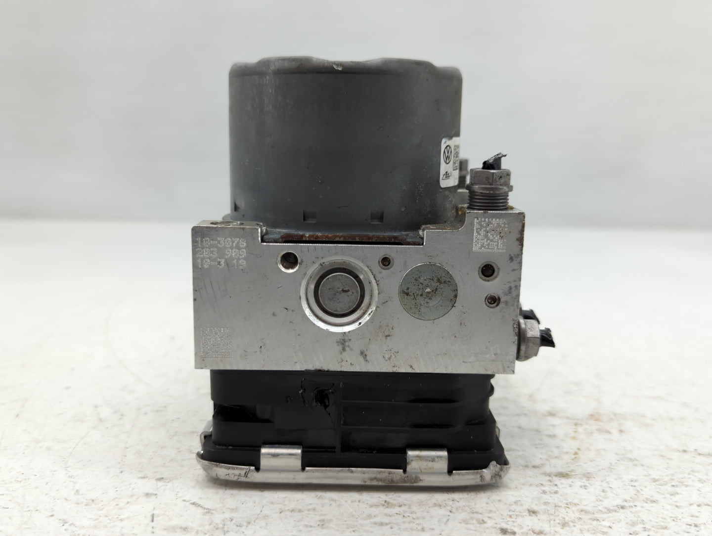 2019 Volkswagen Atlas ABS Pump Control Module Replacement P/N:5Q0 614 517 DS Fits OEM Used Auto Parts - Oemusedautoparts1.co