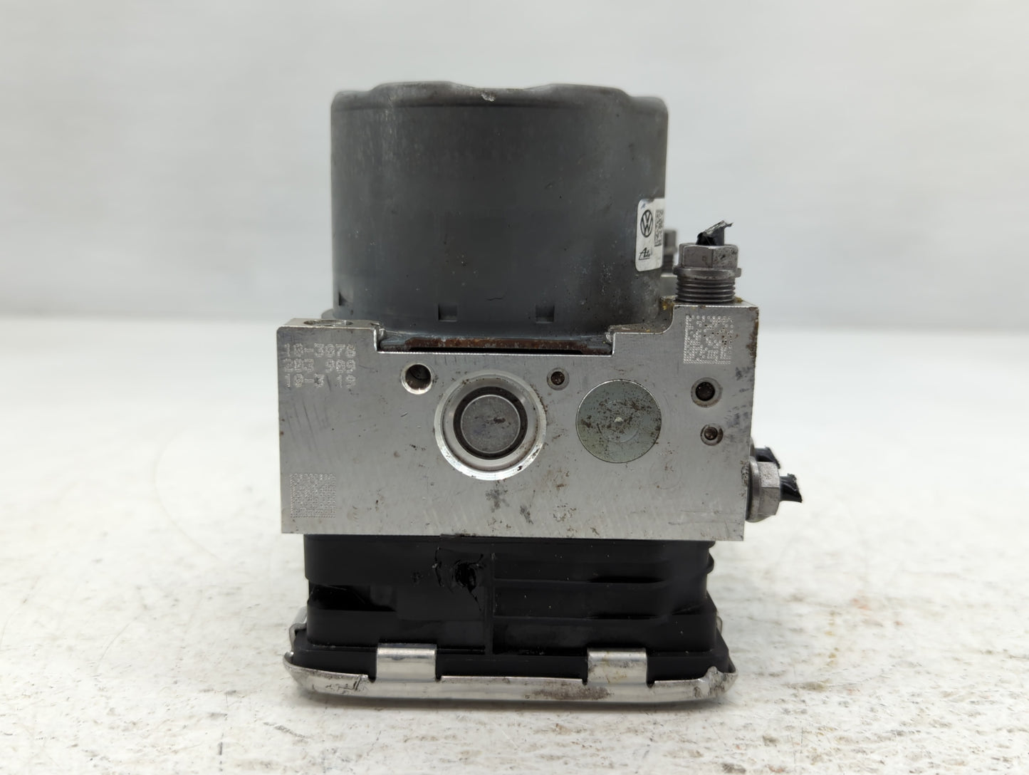 2019 Volkswagen Atlas ABS Pump Control Module Replacement P/N:5Q0 614 517 DS Fits OEM Used Auto Parts - Oemusedautoparts1.co