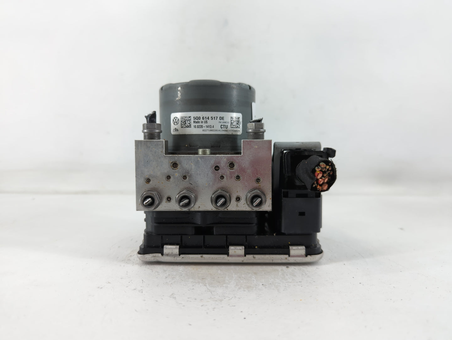 2019 Volkswagen Atlas ABS Pump Control Module Replacement P/N:5Q0 614 517 Fits OEM Used Auto Parts - Oemusedautoparts1.com