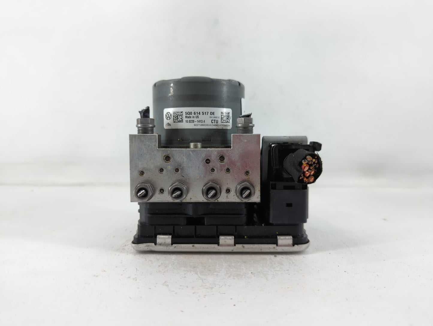 2019 Volkswagen Atlas ABS Pump Control Module Replacement P/N:5Q0 614 517 Fits OEM Used Auto Parts - Oemusedautoparts1.com