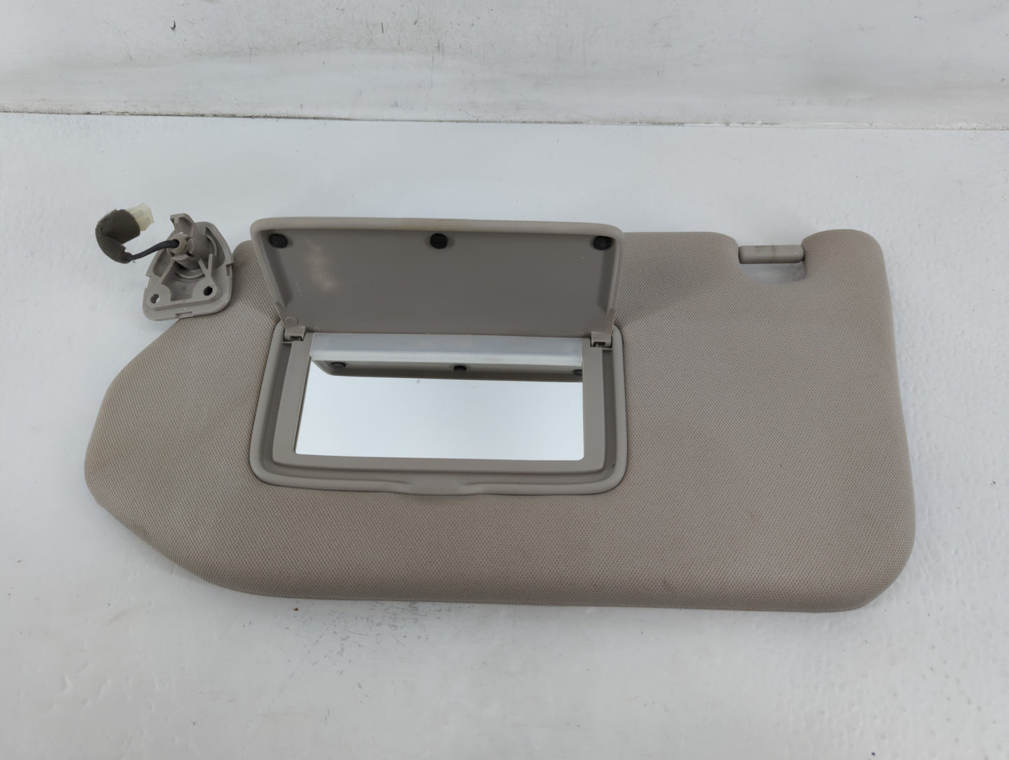 2020-2022 Volkswagen Atlas Cross Sport Sun Visor Shade Replacement Driver Left Mirror Fits Fits 2020 2021 2022 OEM Used Auto