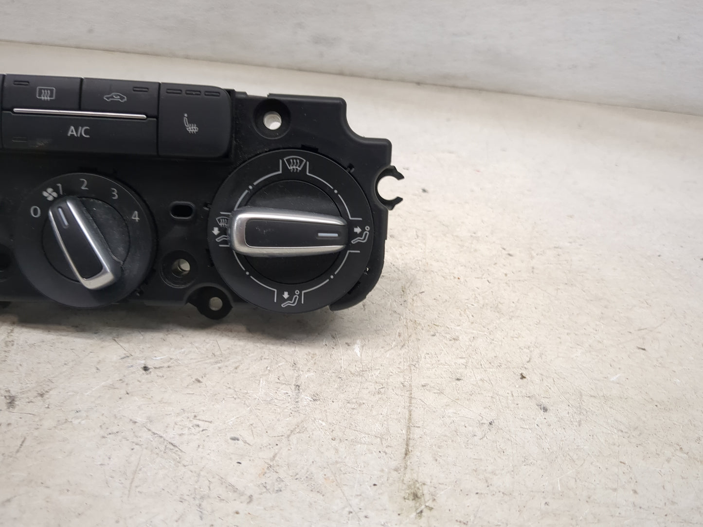 2017-2019 Volkswagen Beetle Climate Control Module Temperature AC/Heater Replacement P/N:5C0820047DC 90151-908/0009 Fits OEM