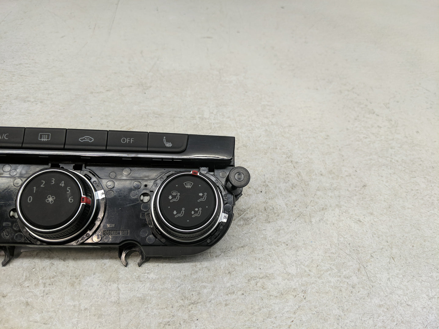 2018-2019 Volkswagen Golf Climate Control Module Temperature AC/Heater Replacement Fits Fits 2018 2019 OEM Used Auto Parts -