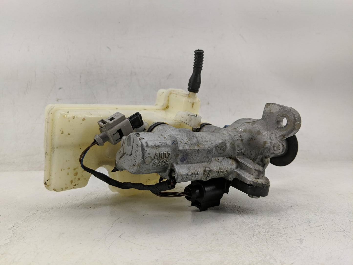 2015-2019 Volkswagen Golf Brake Master Cylinder - Oemusedautoparts1.com