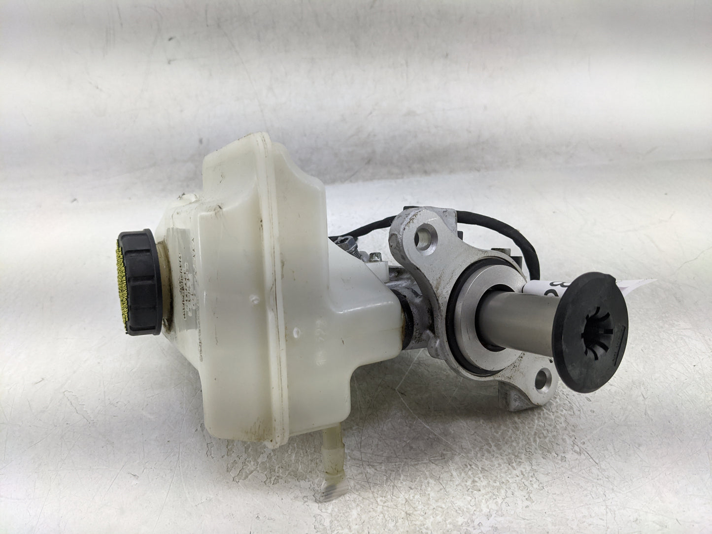 2015-2019 Volkswagen Golf Brake Master Cylinder - Oemusedautoparts1.com