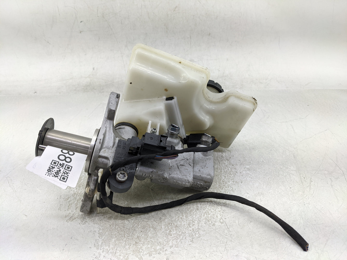 2015-2019 Volkswagen Golf Brake Master Cylinder - Oemusedautoparts1.com
