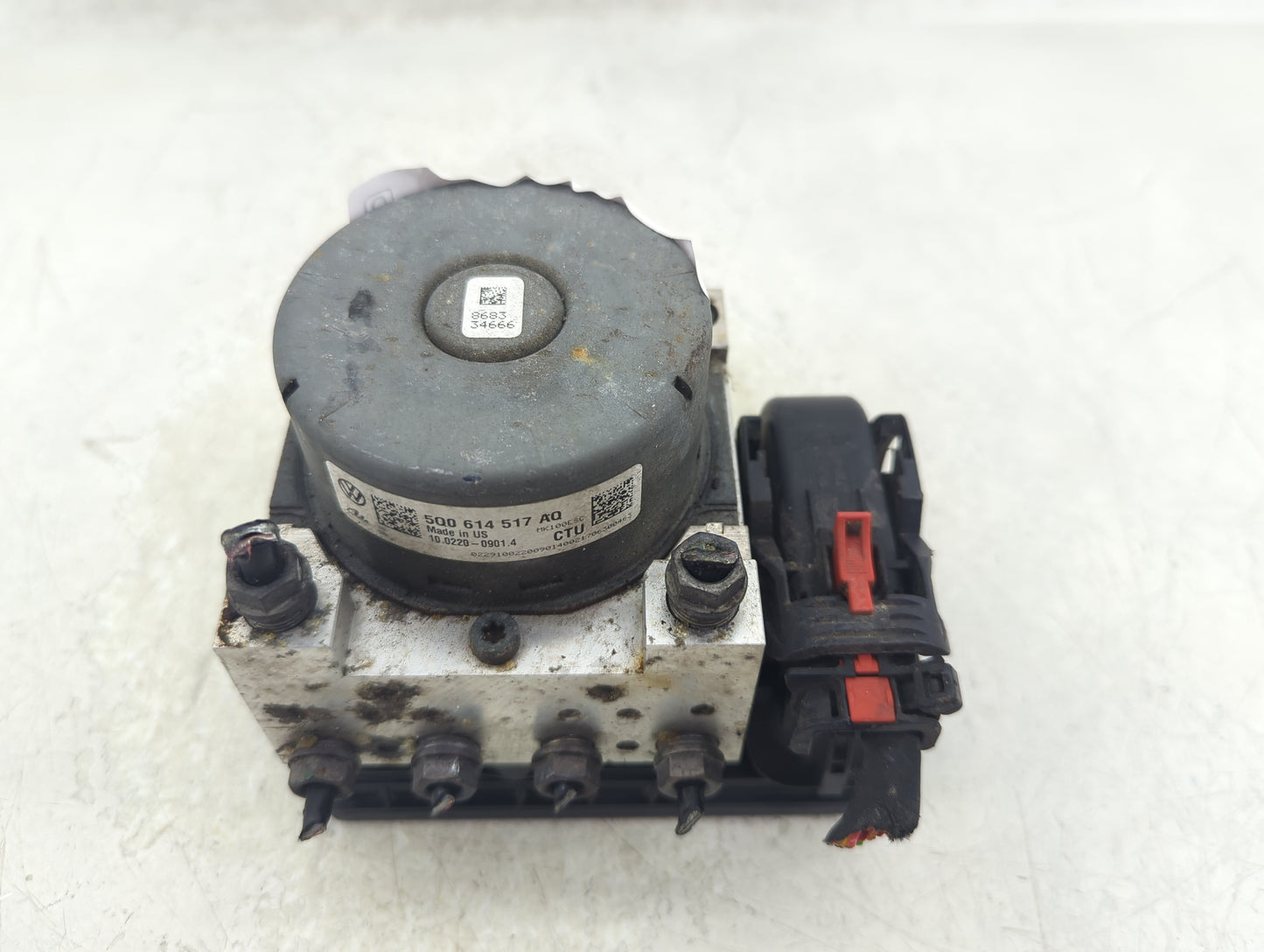 2018-2019 Volkswagen Golf ABS Pump Control Module Replacement P/N:5Q0 614 517 AQ Fits Fits 2018 2019 OEM Used Auto Parts - O