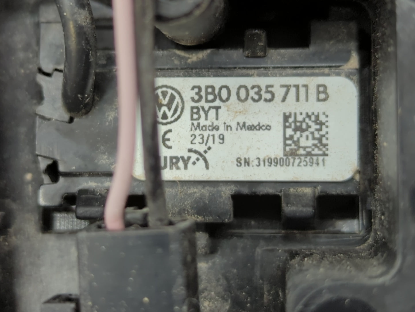 2019 Volkswagen Golf Overhead Roof Console - Oemusedautoparts1.com