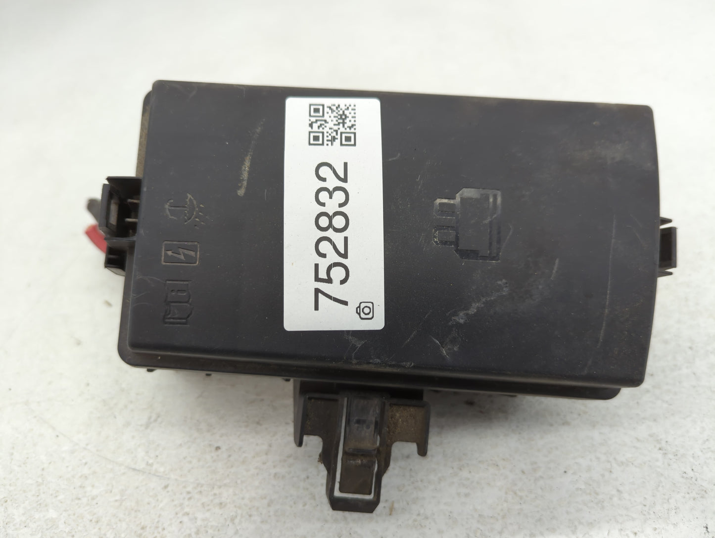 2015-2019 Volkswagen Golf Fusebox Fuse Box Panel Relay Module P/N:5Q0 907 361 D Fits Fits 2015 2016 2017 2018 2019 2020 2021
