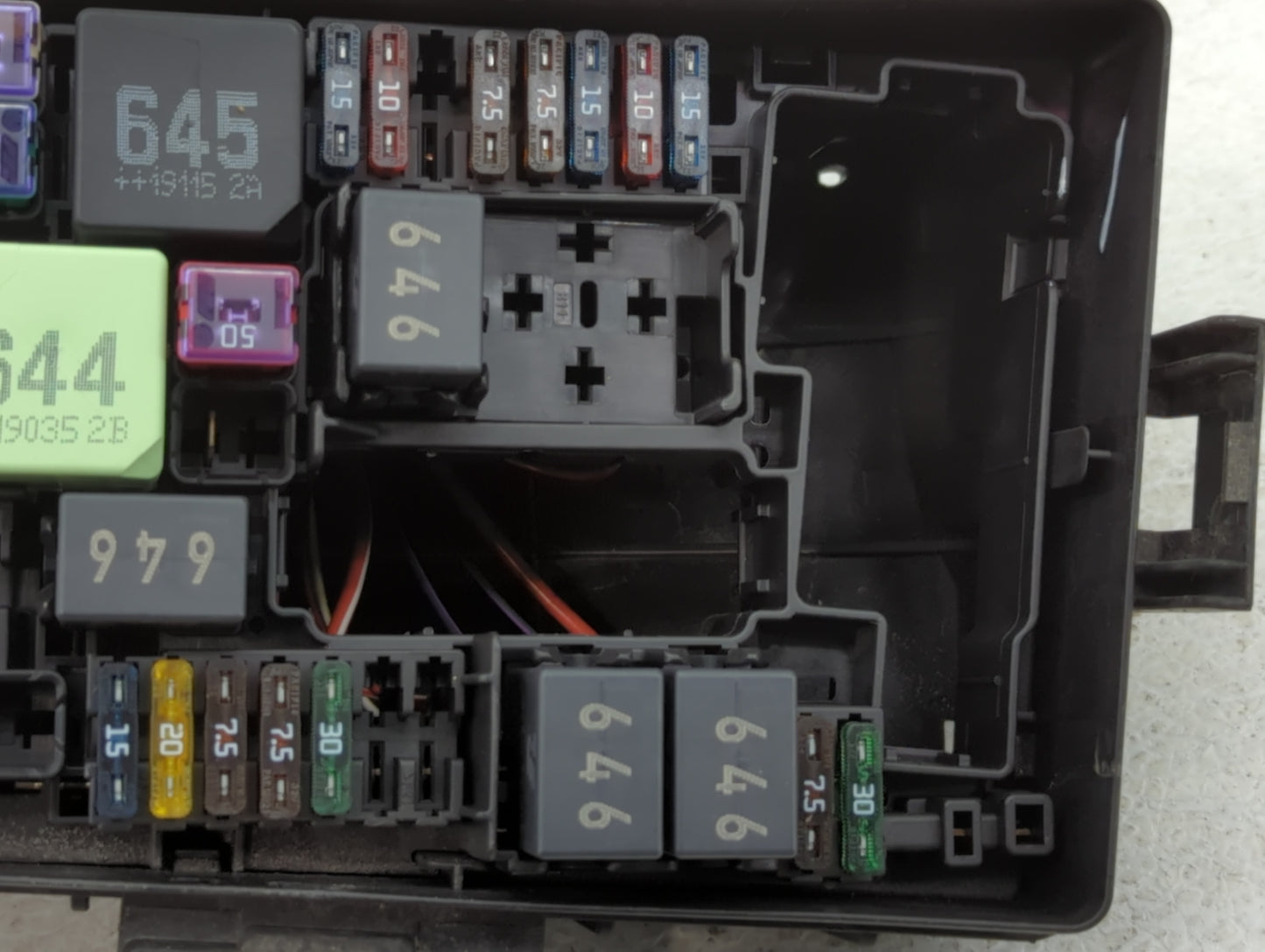 2015-2019 Volkswagen Golf Fusebox Fuse Box Panel Relay Module P/N:5Q0 907 361 D Fits Fits 2015 2016 2017 2018 2019 2020 2021