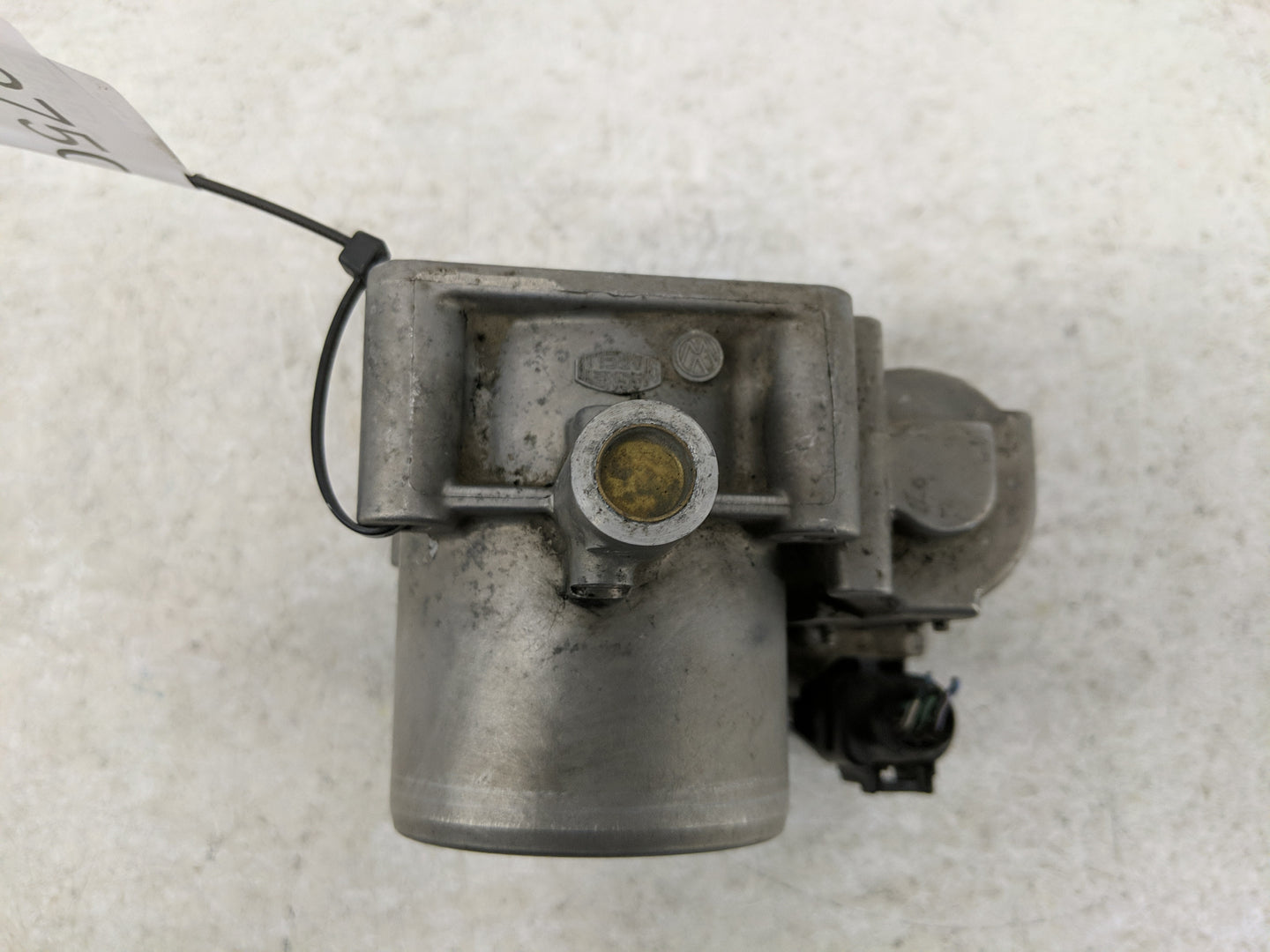 2019-2021 Volkswagen Jetta Throttle Body P/N:03F 133 062 Fits Fits 2016 2017 2018 2019 2020 2021 OEM Used Auto Parts - Oemus