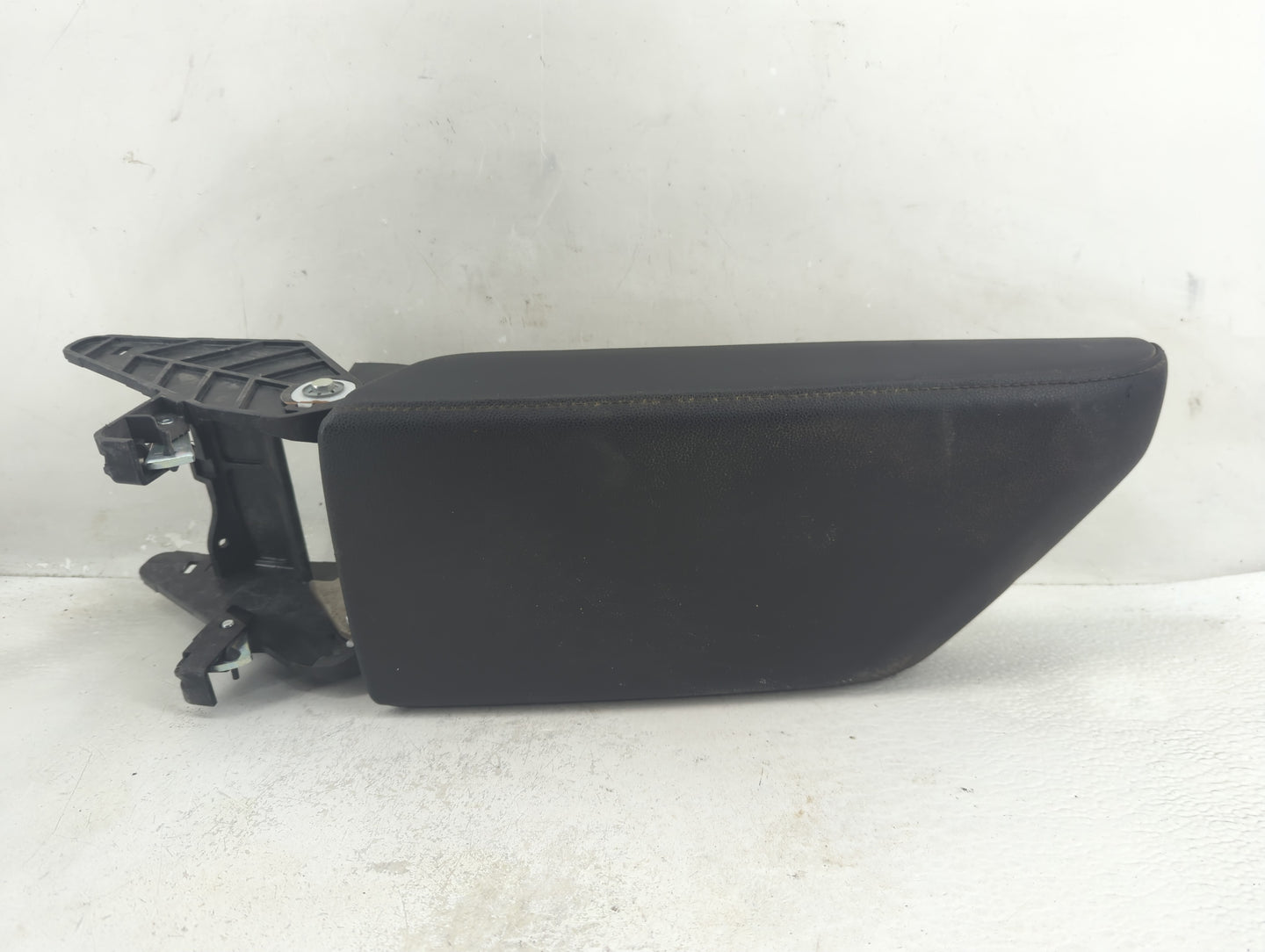 2019 Volkswagen Jetta Center Console Armrest Cover Lid Fits OEM Used Auto Parts - Oemusedautoparts1.com