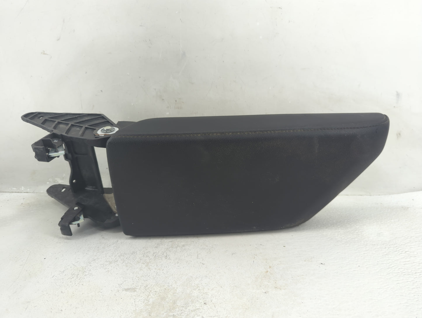 2019 Volkswagen Jetta Center Console Armrest Cover Lid Fits OEM Used Auto Parts - Oemusedautoparts1.com